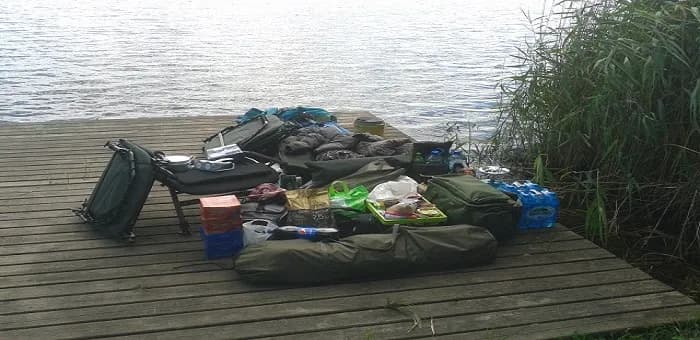 Kompletna lista rzeczy co zabrać na ryby: niezbędny sprzęt wędkarski